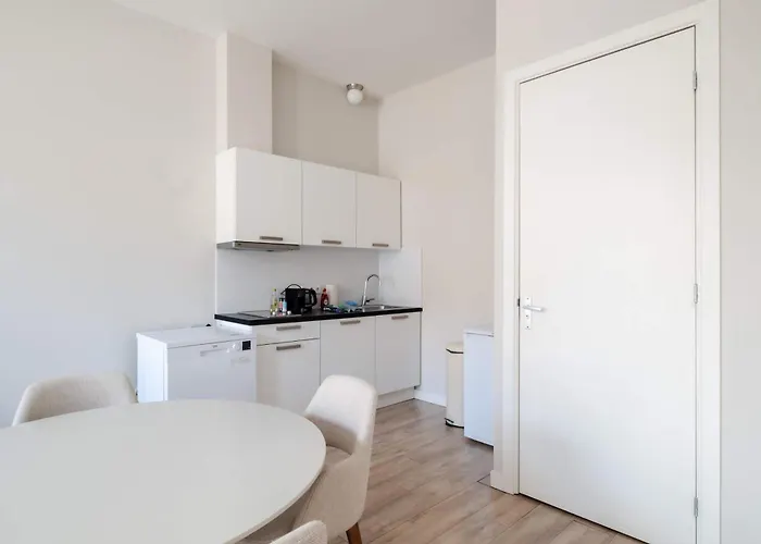 Comfortable 1-bedroom Flat In * روتردام